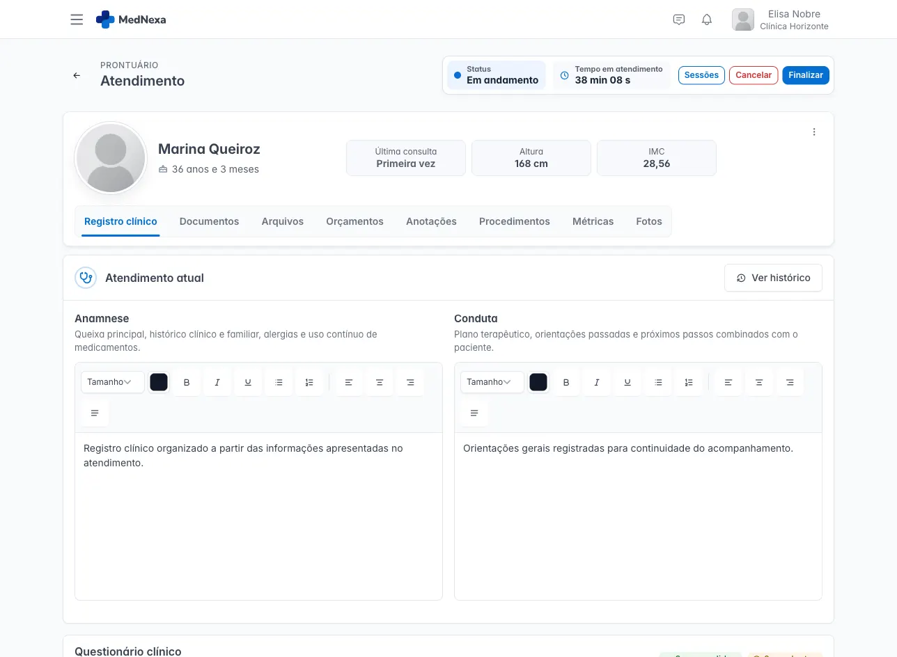 Tela de atendimento do MedNexa com resumo do paciente, anamnese e conduta com dados sintéticos